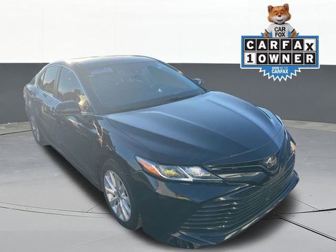 Used 2020 Toyota Camry LE image 1