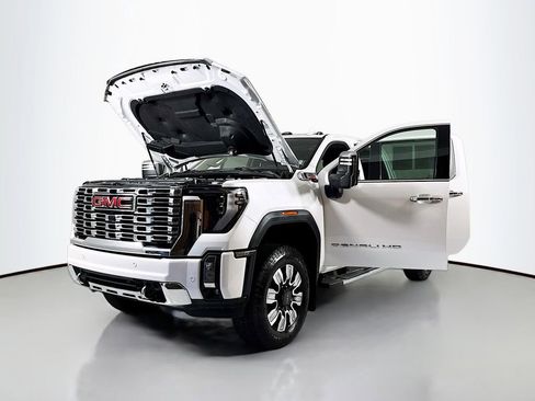 Used 2024 GMC Sierra 3500 Denali w/ Technology Package AWD/4WD image 16
