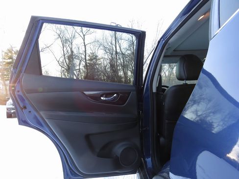 Used 2017 Nissan Rogue SL w/ SL Premium Package image 19