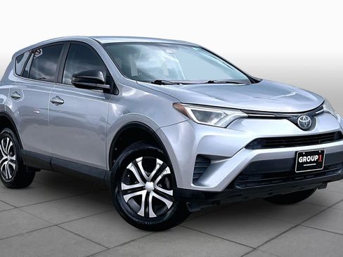 Used 2017 Toyota RAV4 LE FWD image 3
