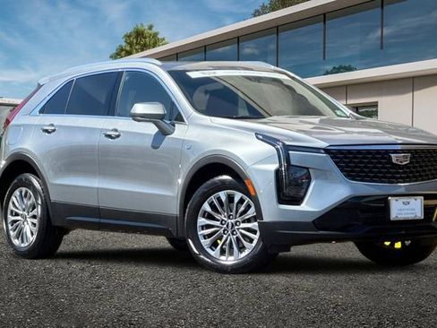 Certified 2025 Cadillac XT4 Premium Luxury image 1