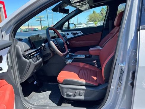 New 2026 Kia Sportage SX FWD image 16