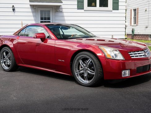 Used 2005 Cadillac XLR RWD image 20