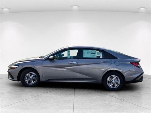 New 2026 Hyundai Elantra SE w/ Cargo Package image 7