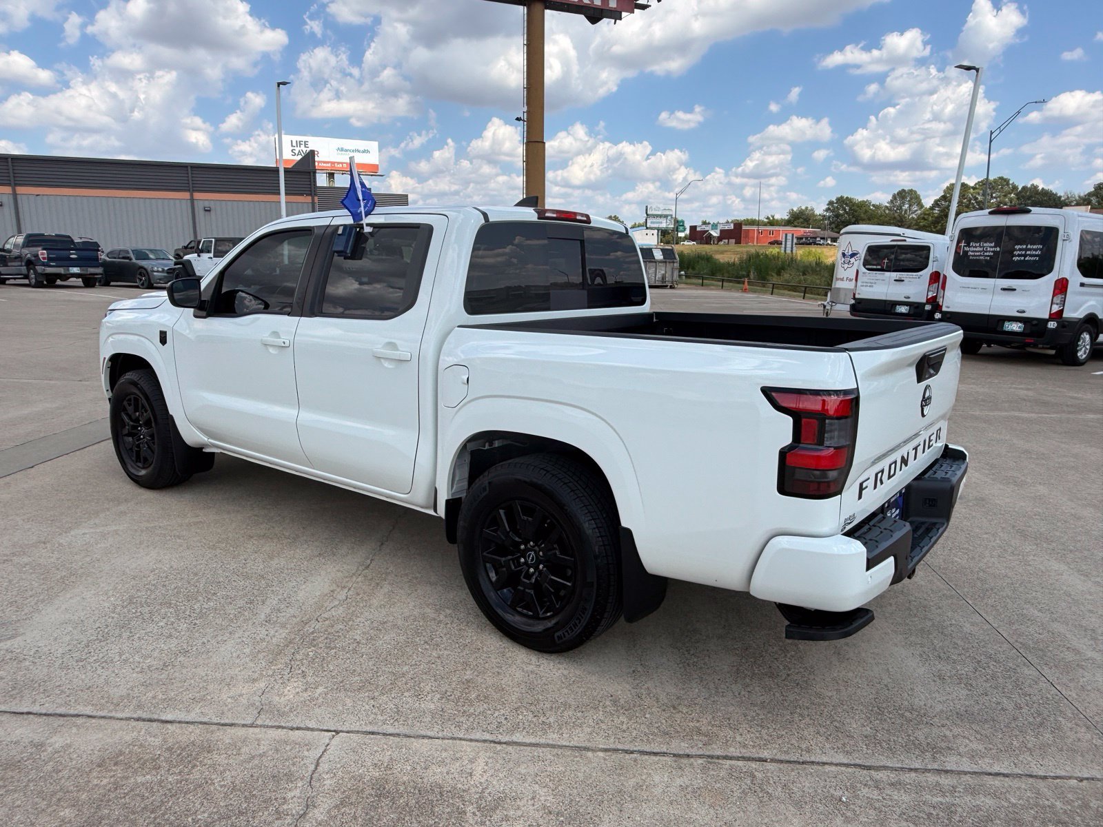Used 2026 Nissan Frontier SV w/ Tow Package RWD image 8