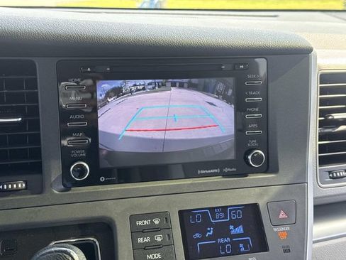 Used 2020 Toyota Sienna LE FWD image 25