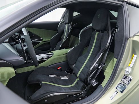 Certified 2025 Ferrari 12Cilindri image 4