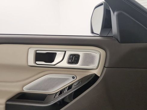 Used 2023 Ford Explorer Platinum w/ Premium Technology Package image 31