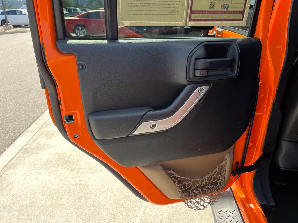 Used 2013 Jeep Wrangler Unlimited Rubicon w/ Connectivity Group AWD/4WD image 16