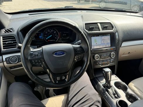 Used 2018 Ford Explorer XLT w/ Equipment Group 202A FWD image 24