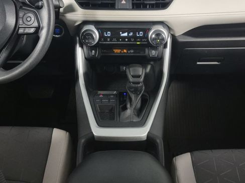 Used 2021 Toyota RAV4 XLE FWD image 19
