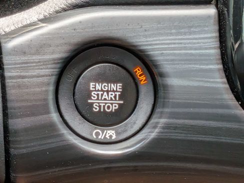 Used 2020 Jeep Grand Cherokee Altitude RWD image 38