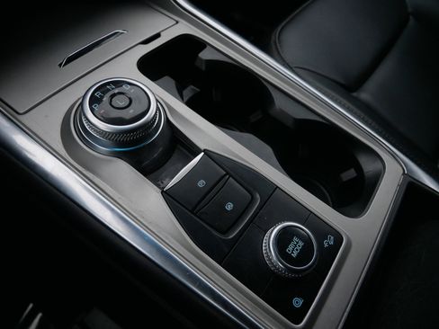 Used 2023 Ford Explorer XLT w/ Equipment Group 202A image 24