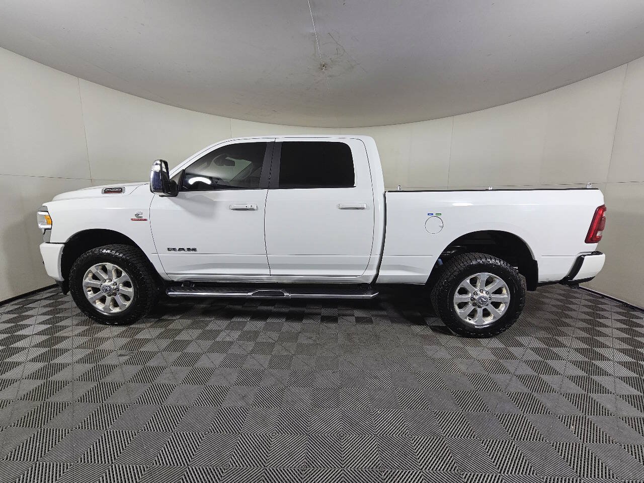 Used 2023 RAM 2500 Laramie AWD/4WD image 6