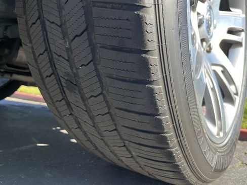 Used 2015 Cadillac Escalade Premium image 17