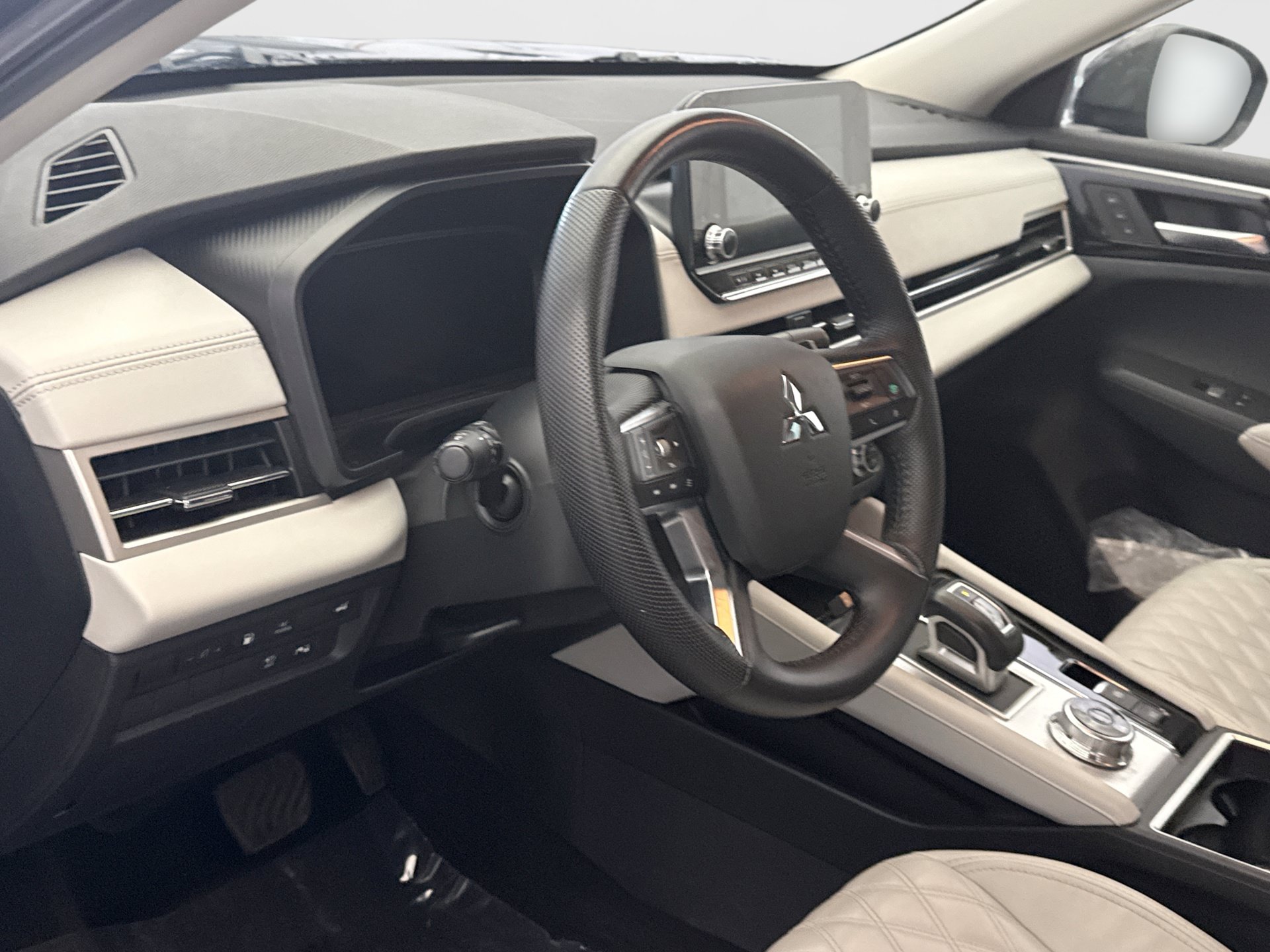 Used 2023 Mitsubishi Outlander SEL AWD/4WD image 10