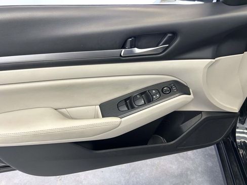 Used 2022 Nissan Altima 2.5 SV FWD image 16