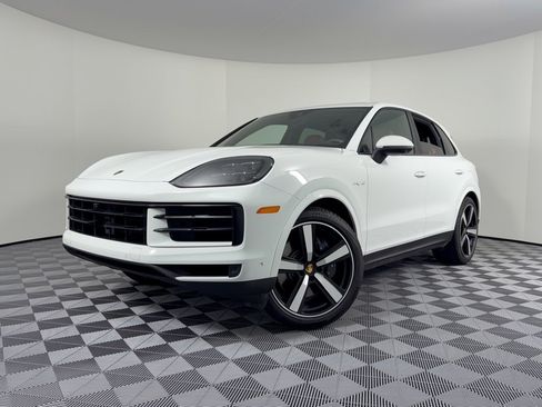 Certified 2025 Porsche Cayenne E-Hybrid AWD/4WD image 1