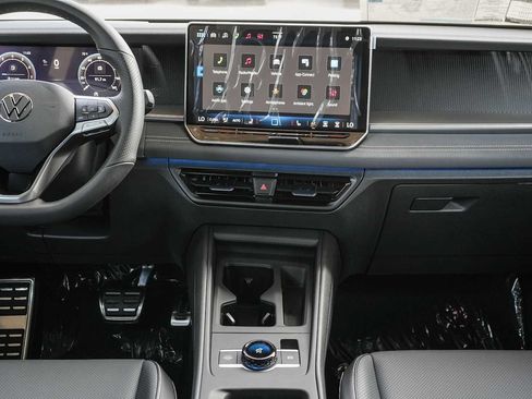 New 2026 Volkswagen Tiguan SE R-Line FWD image 15