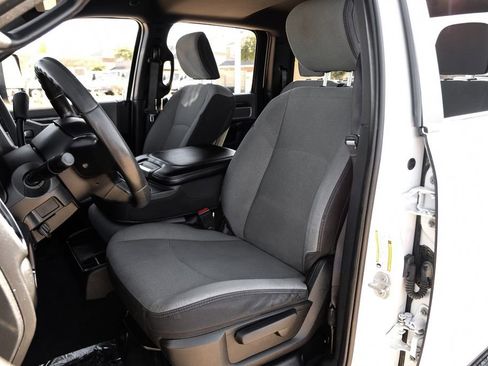 Used 2021 RAM 2500 Big Horn image 31