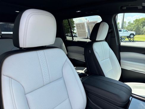 Used 2025 Chevrolet Traverse High Country w/ LPO, Floor Liner Package FWD image 11