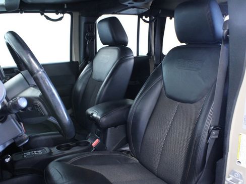 Used 2016 Jeep Wrangler Unlimited Sahara image 5