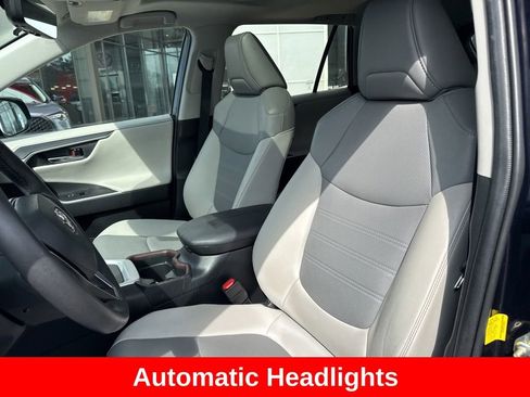 Used 2020 Toyota RAV4 Limited image 14