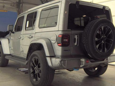 Used 2021 Jeep Wrangler Unlimited Sahara AWD/4WD image 4