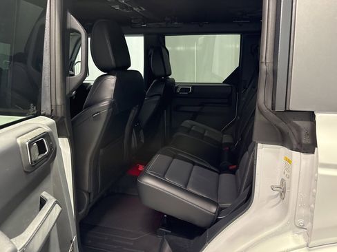 Used 2025 Ford Bronco Outer Banks image 9