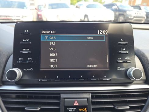 Used 2018 Honda Accord LX image 32