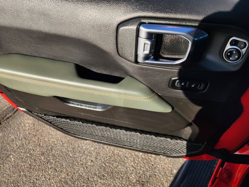 Used 2025 Jeep Gladiator Mojave image 20