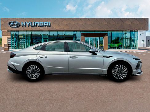 New 2025 Hyundai Sonata Limited image 9