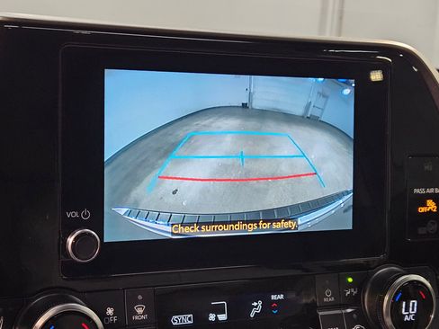 Used 2023 Toyota Highlander XLE image 31