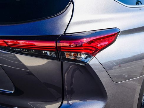 Certified 2022 Toyota Highlander Platinum image 8