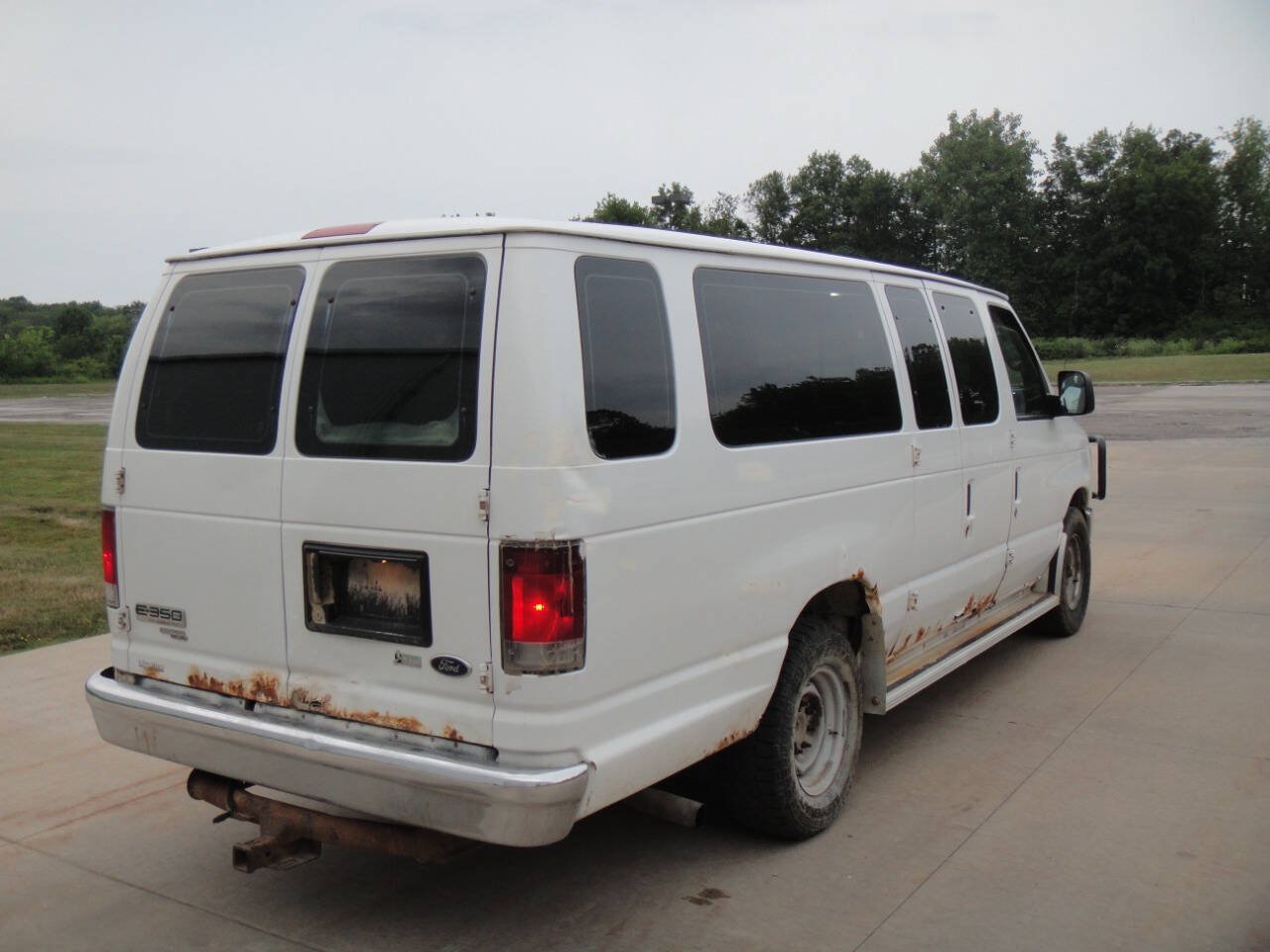 Used 2012 Ford E-350 and Econoline 350 XLT RWD image 5