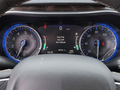 Used 2023 Chrysler Pacifica Limited image 11