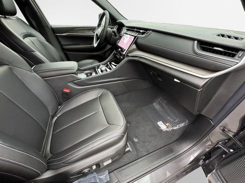 New 2025 Jeep Grand Cherokee L Limited w/ Black Appearance Package image 33