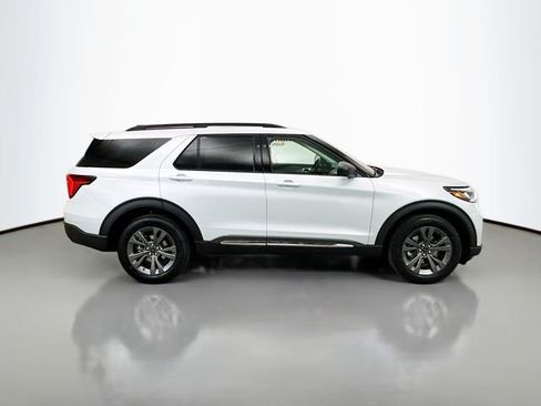 Used 2025 Ford Explorer Active w/ Active Comfort Package image 8