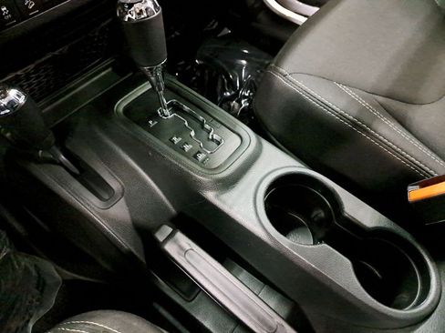 Used 2018 Jeep Wrangler Rubicon w/ Power Convenience Group image 22