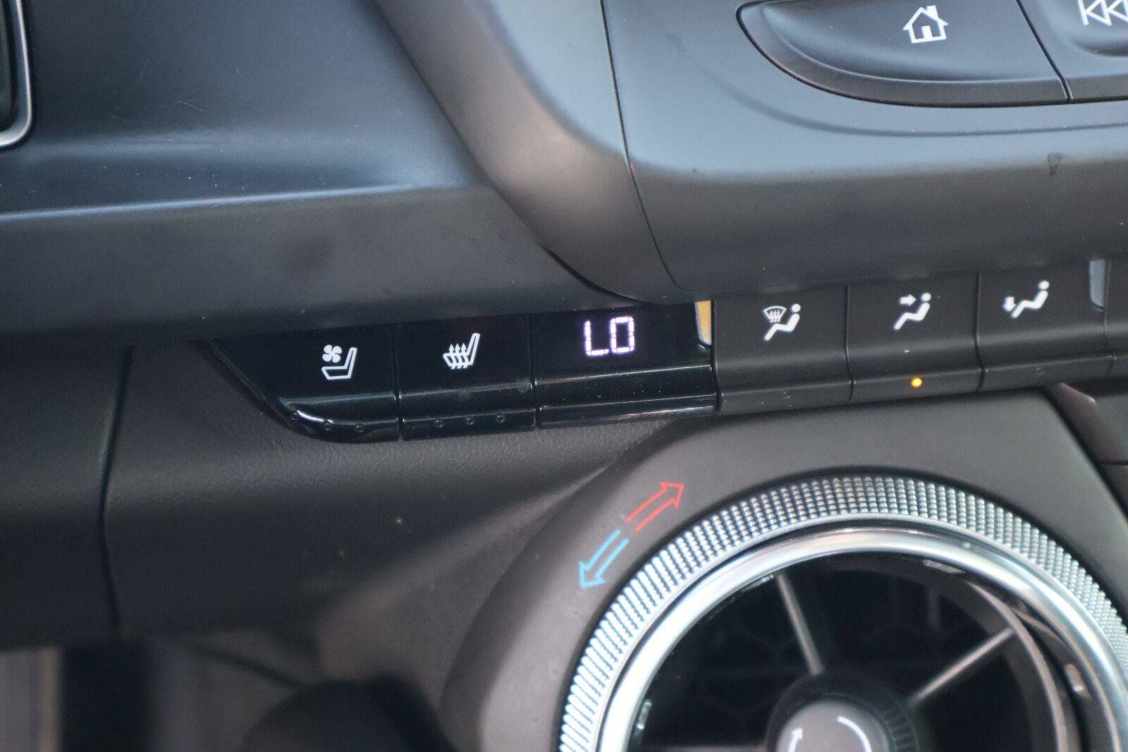 Used 2018 Chevrolet Camaro LT RWD image 20