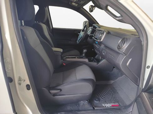 Used 2021 Toyota Tacoma TRD Off-Road image 23