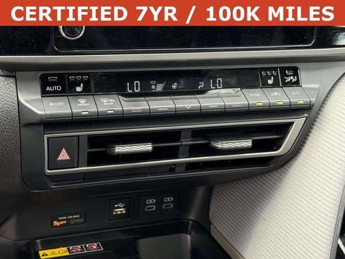 Used 2025 Toyota Camry SE w/ Convenience Package image 22