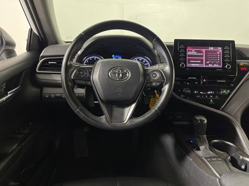 Used 2023 Toyota Camry SE image 16