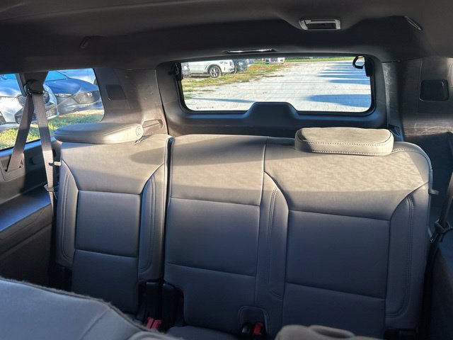 Used 2024 Chevrolet Suburban LT RWD image 7