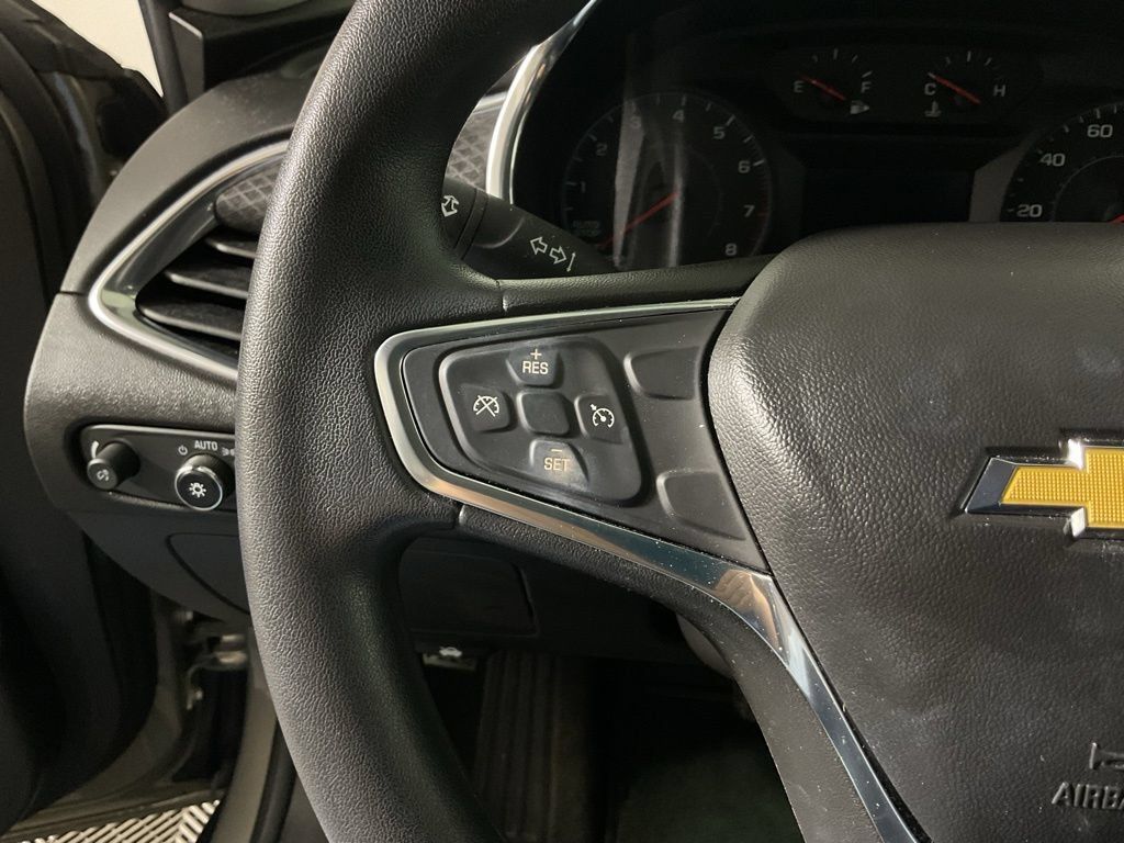 Used 2017 Chevrolet Malibu LT FWD image 25