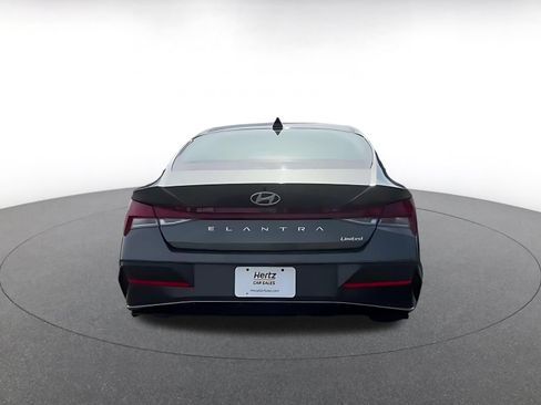 Used 2025 Hyundai Elantra Limited FWD image 12