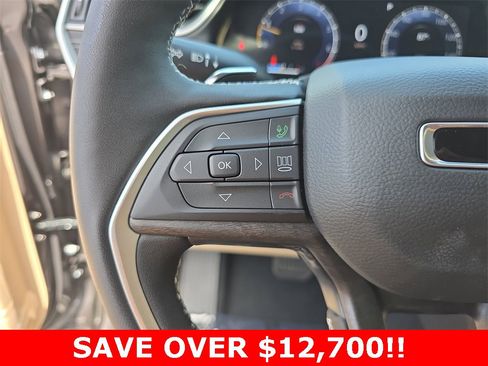 New 2025 Jeep Grand Cherokee L Limited w/ Luxury Tech Group II image 18