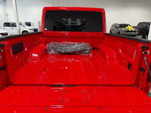 New 2025 Jeep Gladiator Mojave image 19