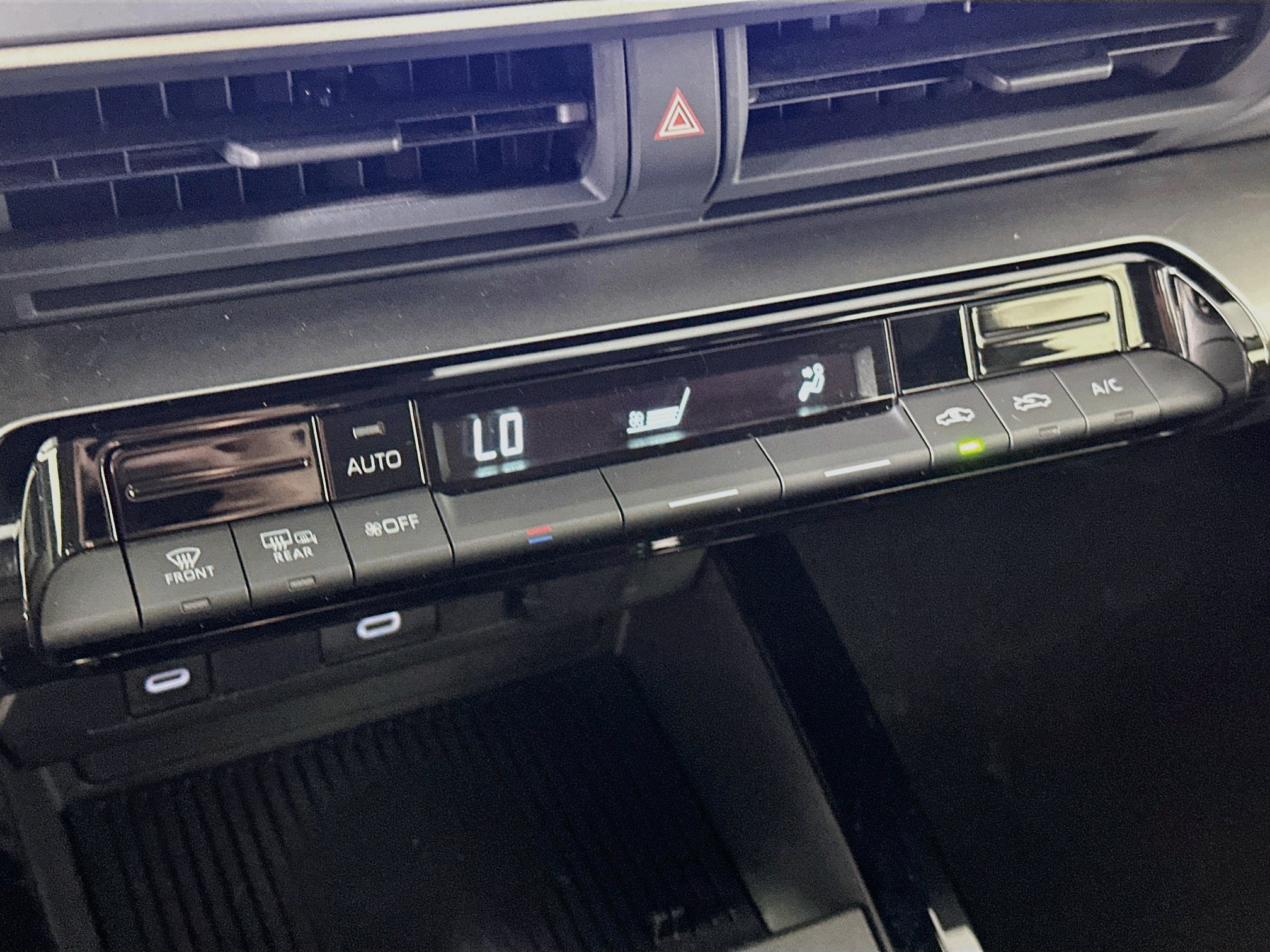 Used 2025 Toyota Prius LE FWD image 24