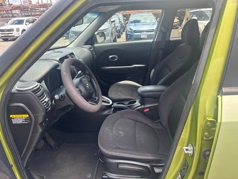Used 2015 Kia Soul FWD image 10